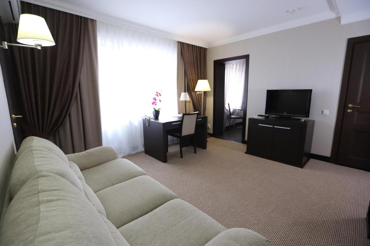 Hotel Home Parq Ekibastuz Exteriör bild